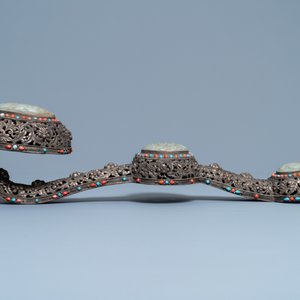 Un grand scèptre ruyi en jade et argent incrusté de corail et turquoise, Chine, 19ème — photo 4