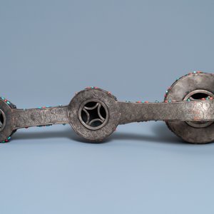 Un grand scèptre ruyi en jade et argent incrusté de corail et turquoise, Chine, 19ème — photo 7