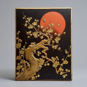 Un grand suzuribako en laque à décor de prunus, Japon, Edo ou Meiji, 18/19ème — photo 2