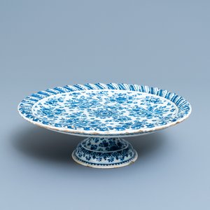 Un grand tazza en faïence de Delft en bleu et blanc, vers 1700 — photo 1