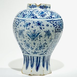 Un grand vase balustre en faïence de Delft bleu et blanc, 2ème moitié du 17ème — photo 2