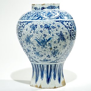 Un grand vase balustre en faïence de Delft bleu et blanc, 2ème moitié du 17ème — photo 4