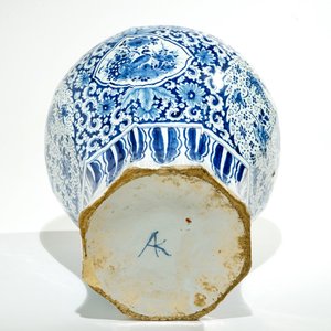 Un grand vase balustre en faïence de Delft bleu et blanc, 2ème moitié du 17ème — photo 6