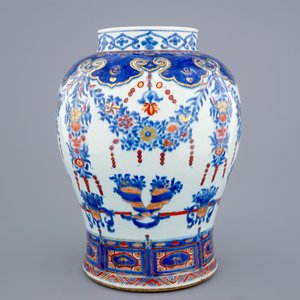 Un grand vase balustre en porcelaine de Chine de style Imari, 18ème — photo 3
