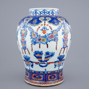 Un grand vase balustre en porcelaine de Chine de style Imari, 18ème — photo 4