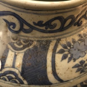 Un grand vase couvert de forme balustre en porcelaine de Chine bleu et blanc, Wanli — photo 32