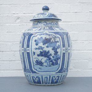 Un grand vase couvert de forme balustre en porcelaine de Chine bleu et blanc, Wanli — photo 9