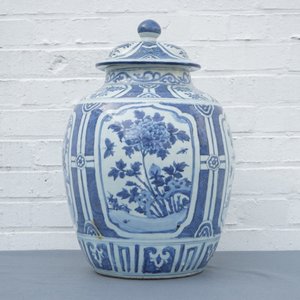 Un grand vase couvert de forme balustre en porcelaine de Chine bleu et blanc, Wanli — photo 10
