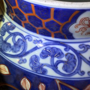 Un grand vase couvert de forme balustre en porcelaine de Chine de style Imari, 18/19ème — photo 11