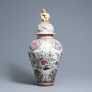 Un grand vase couvert de style famille rose en porcelaine de Samson, France, 19ème — photo 1