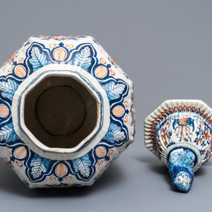 Un grand vase couvert en faïence de Delft en palette cachemire, 1ère moitié du 18ème — photo 5