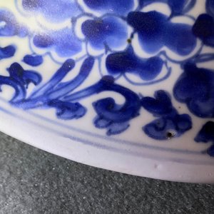 Un grand vase couvert en porcelaine de Chine bleu et blanc aux médaillons de paysages, Kangxi — photo 25