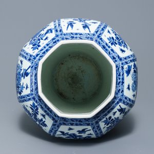 Un grand vase couvert en porcelaine de Chine bleu et blanc, Kangxi — photo 5
