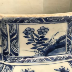 Un grand vase couvert en porcelaine de Chine bleu et blanc, Kangxi — photo 17