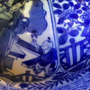 Un grand vase couvert en porcelaine de Chine bleu et blanc, Kangxi — photo 9