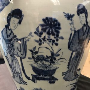 Un grand vase couvert en porcelaine de Chine bleu et blanc, Kangxi — photo 20
