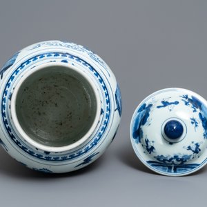 Un grand vase couvert en porcelaine de Chine bleu et blanc, Kangxi — photo 5