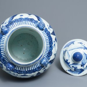 Un grand vase couvert en porcelaine de Chine bleu et blanc, Wanli — photo 5