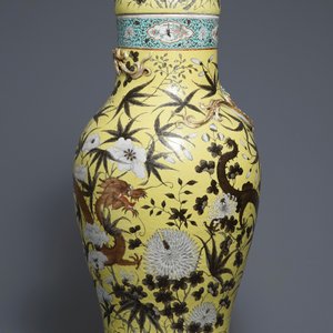 Un grand vase couvert en porcelaine de Chine de style Dayazhai, 19ème — photo 3
