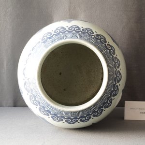 Un grand vase couvert en porcelaine de Chine en bleu et blanc, 19ème — photo 9