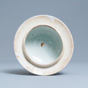 Un grand vase couvert en porcelaine de Chine en bleu et blanc à décor de dragons, 19ème — photo 8