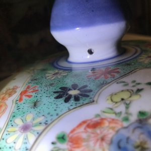Un grand vase couvert en porcelaine de Chine famille verte à décor de paysages fluviales, Kangxi — photo 16