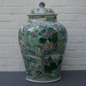 Un grand vase couvert en porcelaine de Chine famille verte à décor de paysages fluviales, Kangxi — photo 10