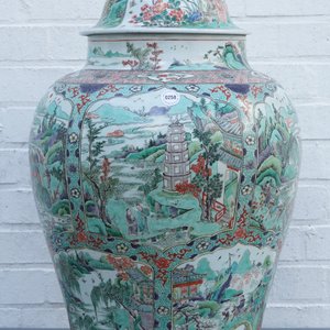 Un grand vase couvert en porcelaine de Chine famille verte à décor de paysages fluviales, Kangxi — photo 11