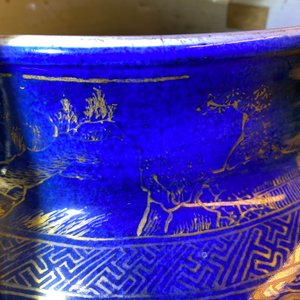 Un grand vase couvert en porcelaine de Chine monochrome bleu poudré et doré, Kangxi — photo 15