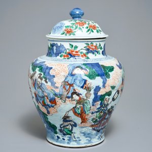 Un grand vase couvert en porcelaine de Chine wucai à décor mythologique, époque Transition — photo 3