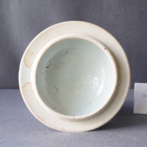 Un grand vase couvert en porcelaine de Chine wucai, époque Transition — photo 12