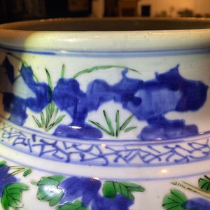 Un grand vase couvert en porcelaine de Chine wucai, époque Transition — photo 16