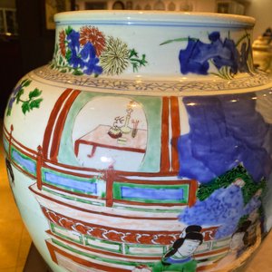 Un grand vase couvert en porcelaine de Chine wucai, époque Transition — photo 28