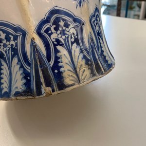Un grand vase de forme balustre en faïence en bleu et blanc, Delft ou Francfort, fin du 17ème — photo 34