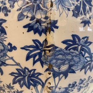 Un grand vase de forme balustre en faïence en bleu et blanc, Delft ou Francfort, fin du 17ème — photo 36