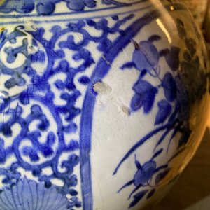 Un grand vase de forme bouteille en porcelaine d'Arita en bleu et blanc, Japon, Edo, 17ème — photo 16
