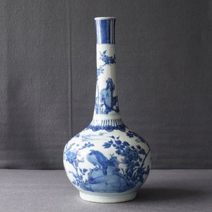 Un grand vase de forme bouteille en porcelaine de Chine bleu et blanc, Wanli — photo 12