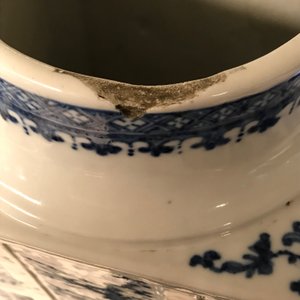 Un grand vase de forme cong en porcelaine de Chine bleu et blanc, 18/19ème — photo 8