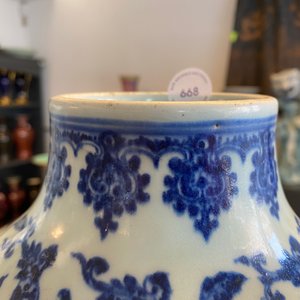 Un grand vase de forme double gourde en porcelaine de Chine en bleu et blanc, 19/20ème — photo 24