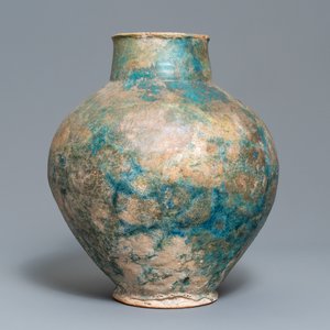 Un grand vase de forme globulaire à émail turquoise, Kashan ou Raqqa, 15/16ème — photo 4