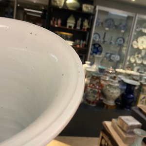 Un grand vase de forme 'gu' en porcelaine de Chine en bleu et blanc, Kangxi — photo 11