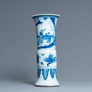 Un grand vase de forme 'gu' en porcelaine de Chine en bleu et blanc, Kangxi — photo 4