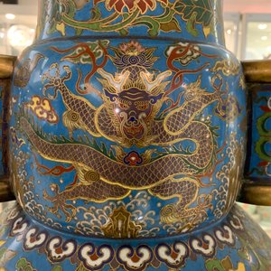 Un grand vase de forme hu en émaux cloisonnés, marque Qi Yu Bao Tung Chih Chen, Chine, 19ème — photo 44