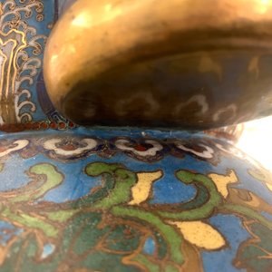 Un grand vase de forme hu en émaux cloisonnés, marque Qi Yu Bao Tung Chih Chen, Chine, 19ème — photo 49