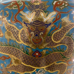 Un grand vase de forme hu en émaux cloisonnés, marque Qi Yu Bao Tung Chih Chen, Chine, 19ème — photo 51