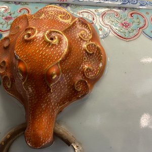 Un grand vase de forme 'hu' en porcelaine de Chine famille rose, marque de Qianlong, République — photo 18