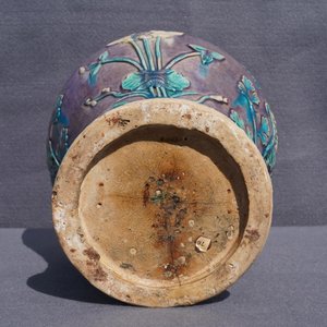 Un grand vase de forme meiping en grès fahua, Chine, Ming — photo 9