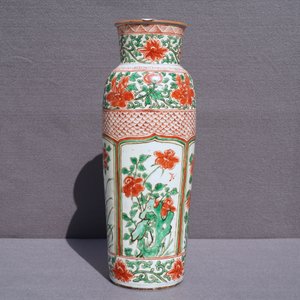 Un grand vase de forme rouleau en porcelaine de Chine wucai, époque Transition ou Kangxi — photo 10
