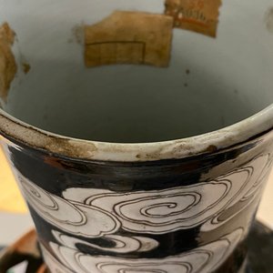 Un grand vase de forme tianqiu ping en porcelaine de Chine famille verte à fond noir, 19ème — photo 7
