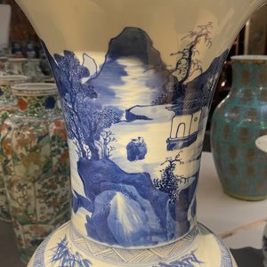 Un grand vase de forme 'yenyen' en porcelaine de Chine en bleu et blanc, Kangxi — photo 15